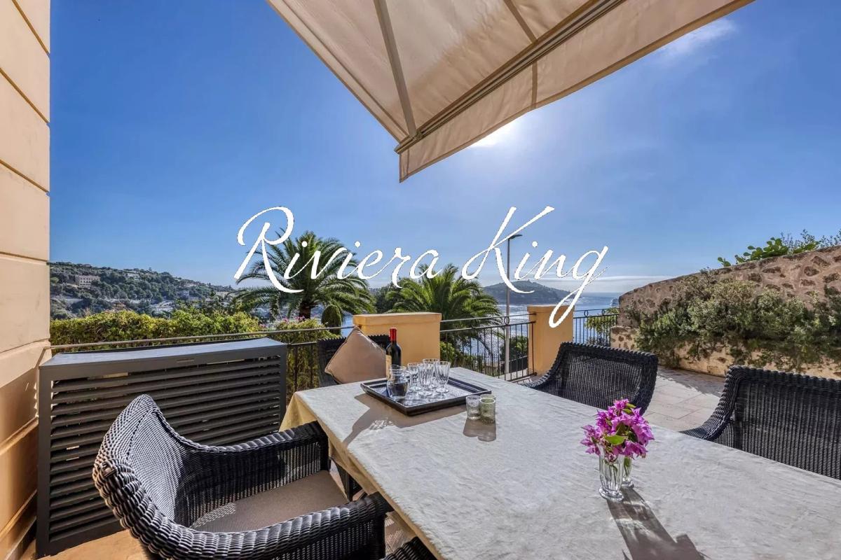 Appartement de caractère avec terrasse panoramique et studio indépendant- Villefranche-sur-Mer —
