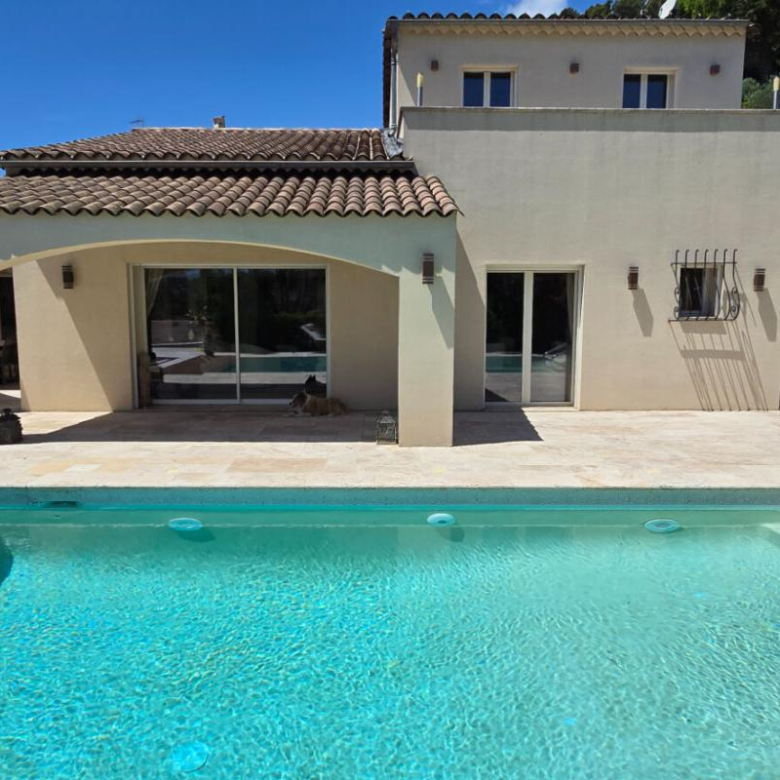 Beautiful villa with panoramic views all the way to the sea