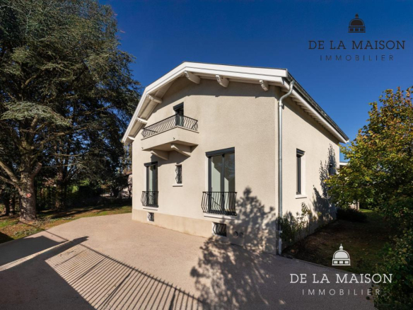 Ecully Maison Familiale 979m