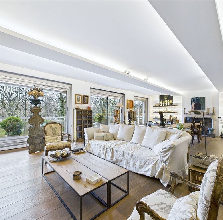 Beautiful apartment in a residence with gardens in the Marais
