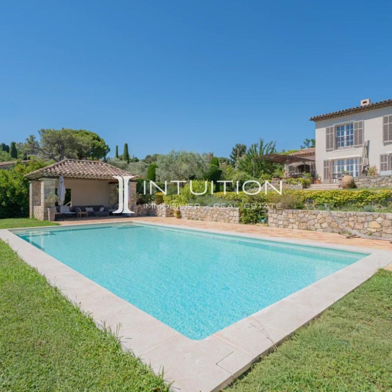 Charming house with garden in Malakoff