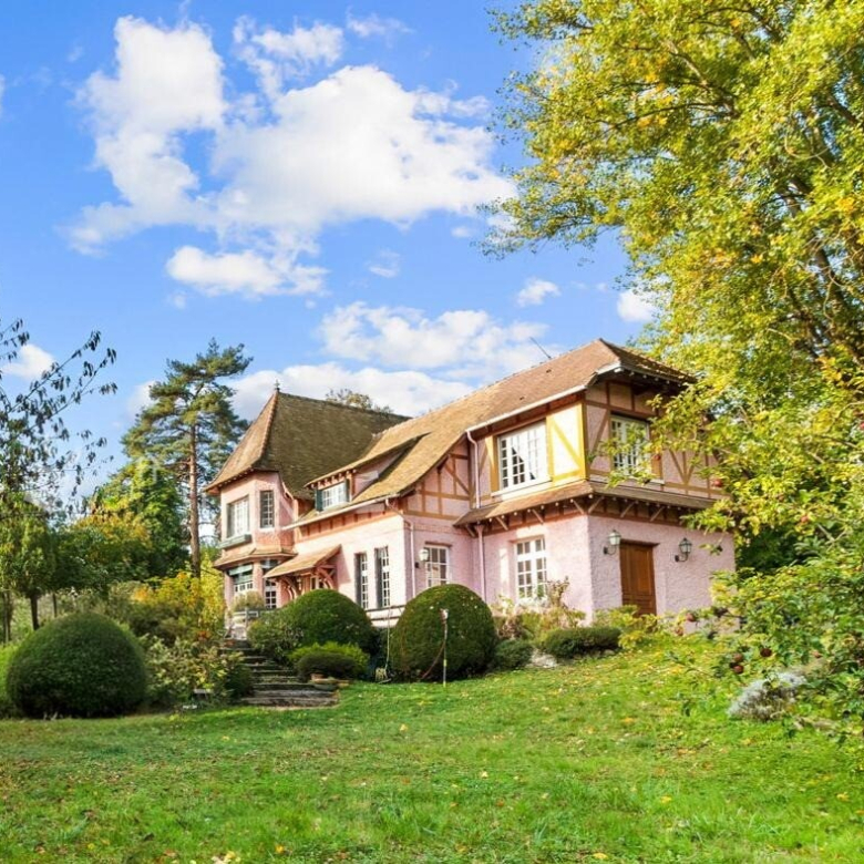 Superbe Propriété Familiale de charme de 310 m² avec piscine et magnifique jardin arboré – Yerres (91)