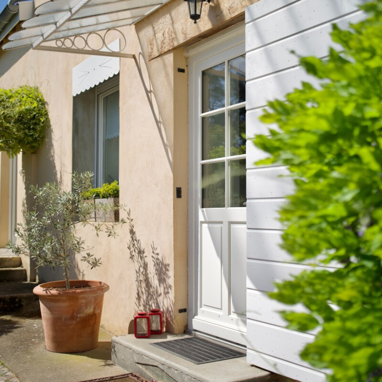 Exceptional duplex with private garden – House-like feel