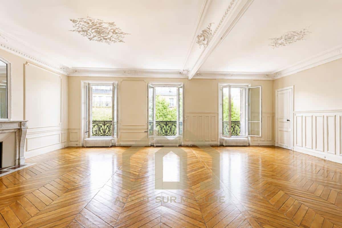 Luxury real estate photo | Charming Properties