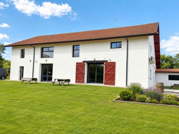 Character property with swimming pool and reception areas in Saint-Jean-de-Marsacq, South Landes.