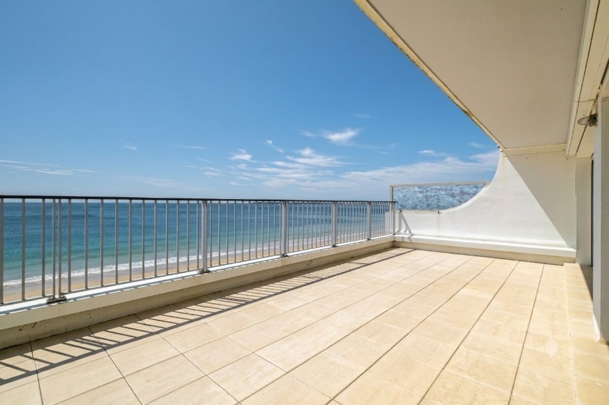 Terrasse ensoleillée avec vue sur la mer à La Baule-Escoublac