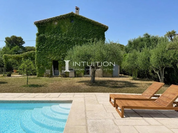Luxury real estate photo | Charming Properties