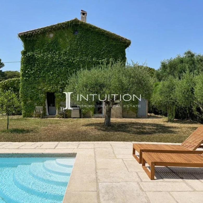 Luxury real estate photo | Charming Properties