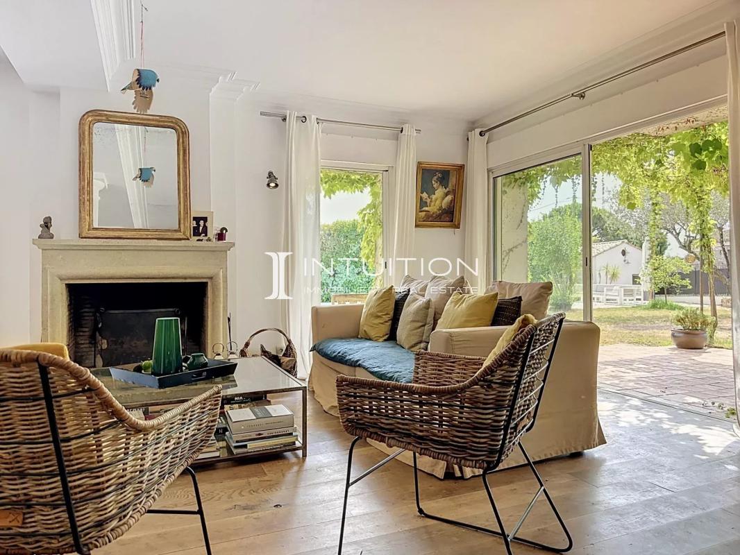 Interior of a villa in Mougins with a bright living room, fireplace and access to the outside.