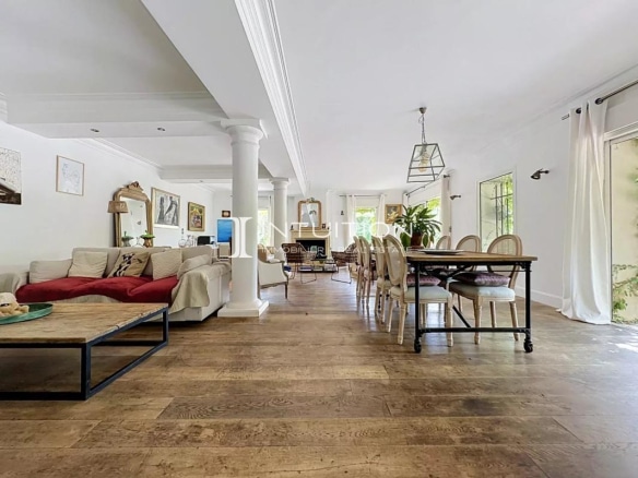 Interior of a Provençal villa in Mougins, with a bright living room and dining room.