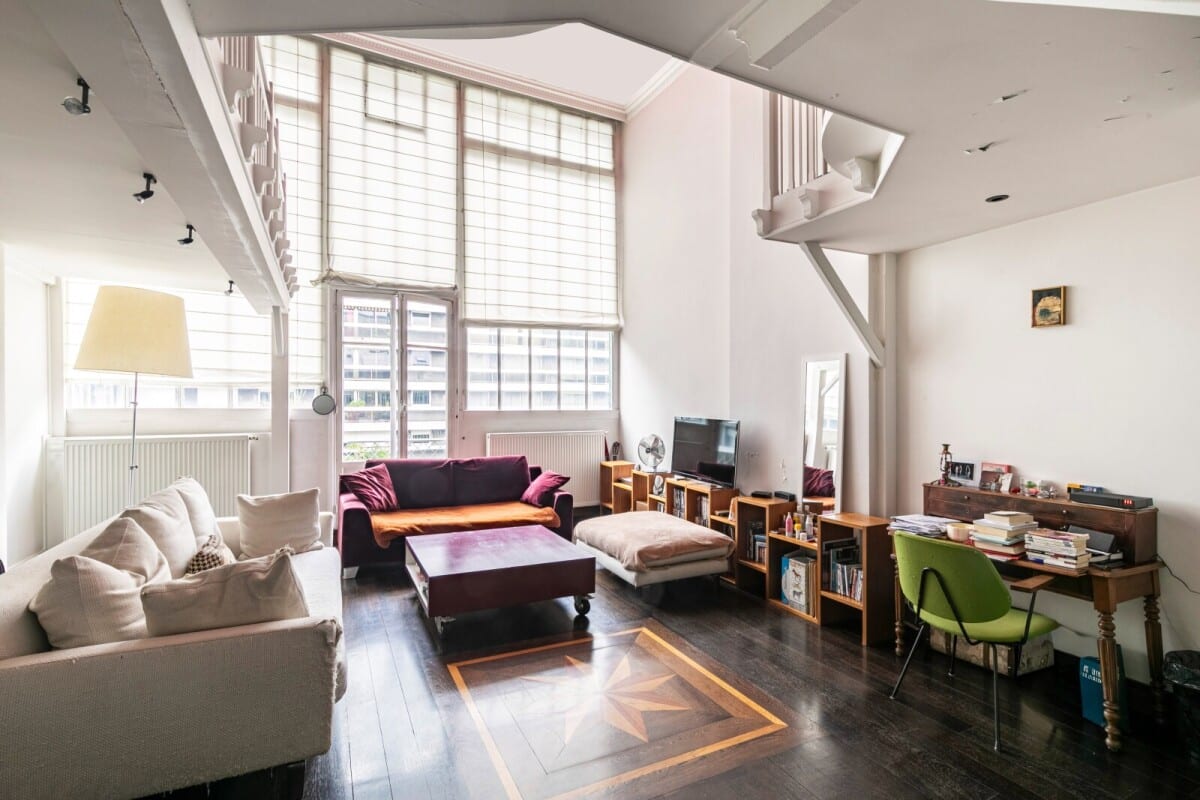 Artist's studio in the 16th arrondissement of Paris Interior of a bright artist's studio with a 5m high ceiling, Paris 16th arrondissement.