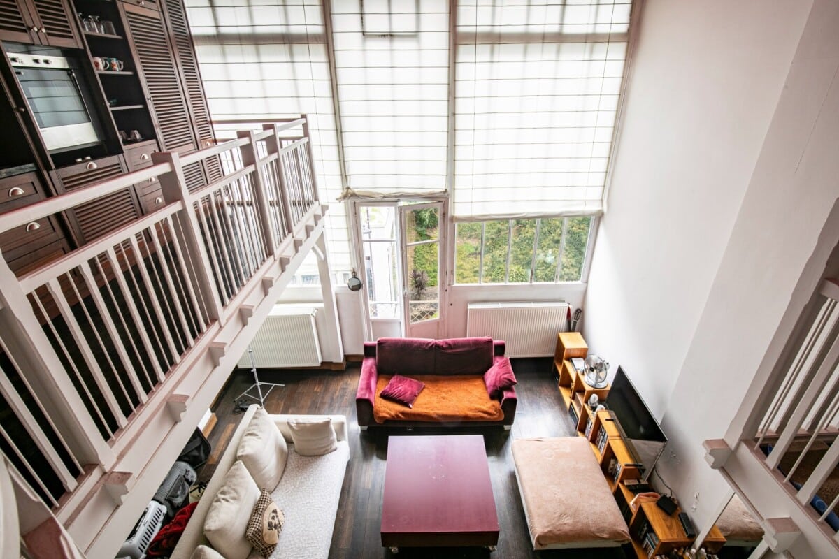 Artist's studio in the 16th arrondissement of Paris Bright triplex artist's studio with 5m high ceilings, located in Paris 16th arrondissement.