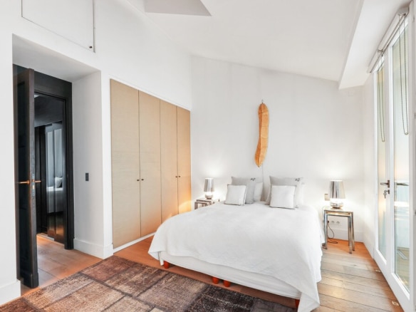 Room in a private mansion in Paris 7, decorated with elegance and art.