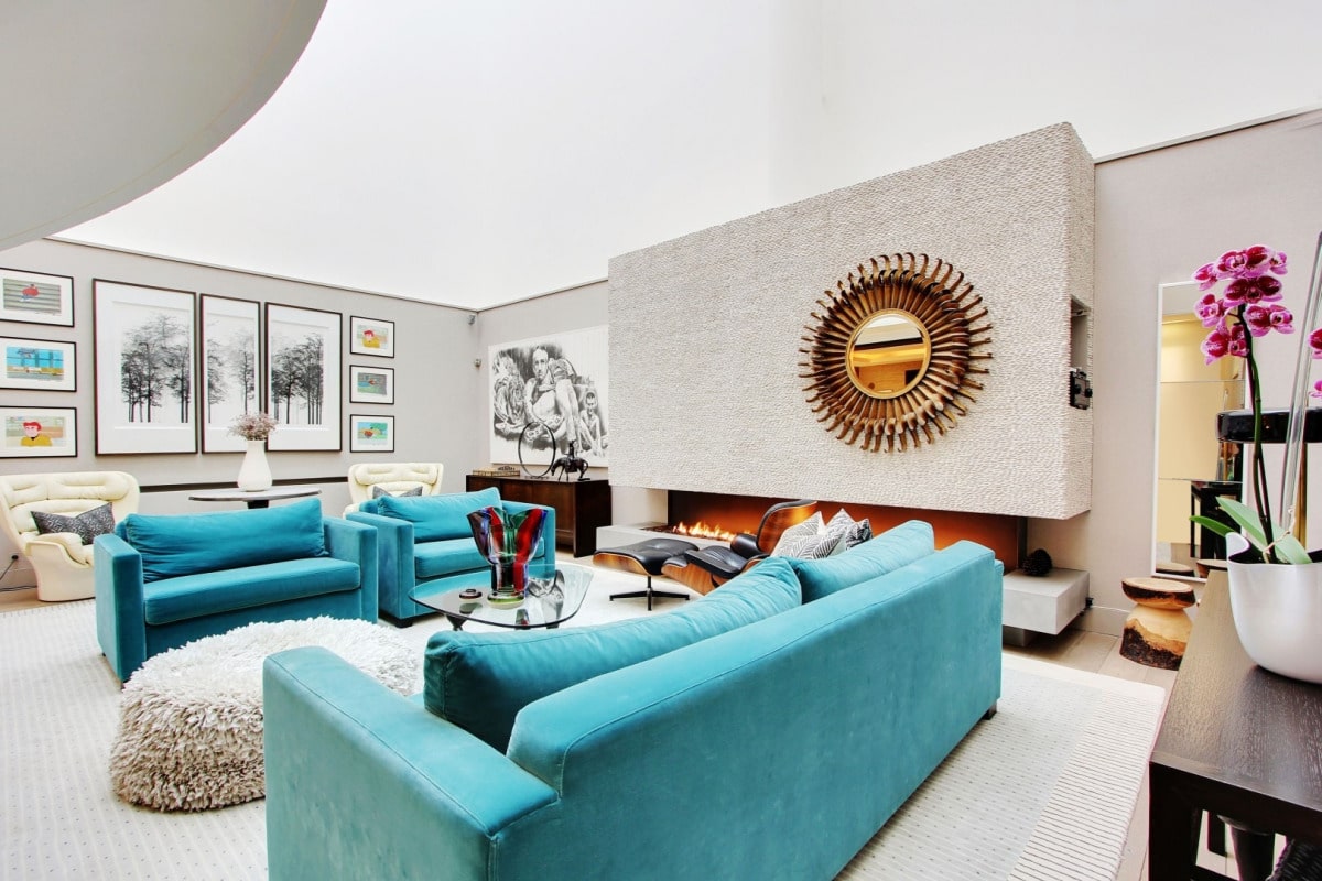 Interior of a private mansion in Paris 7, with an elegant living room and a modern fireplace.