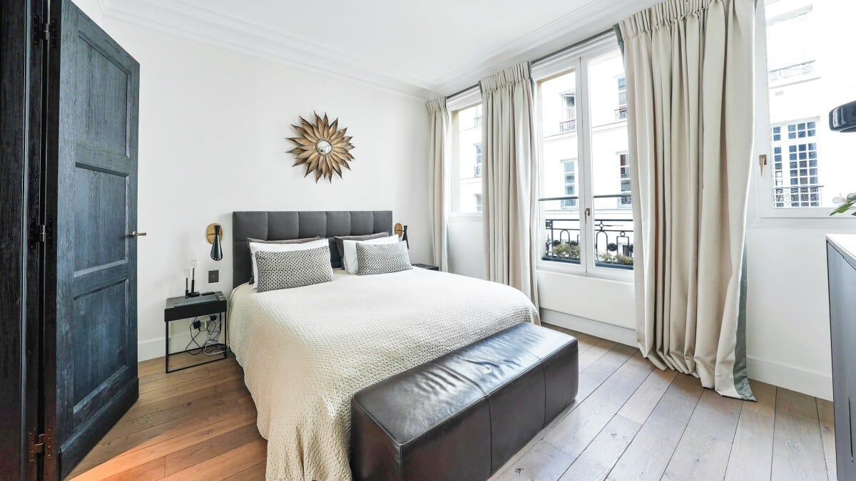 Room in a private mansion in Paris 7, with bed, windows and elegant decoration.