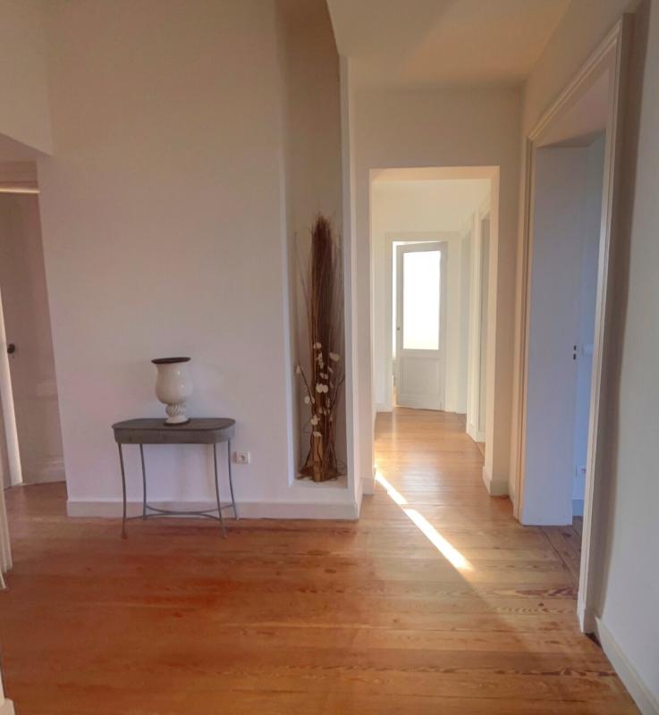 Renovated apartment in Arcachon Interior of a renovated apartment in Arcachon, with a wooden hallway and light-colored walls.