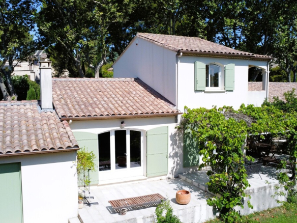 Exterior view of a house with a garden, located in Paradou.