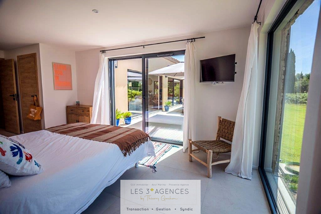 Contemporary villa room in Grimaud Room in a contemporary villa in Grimaud with garden view and outside access.