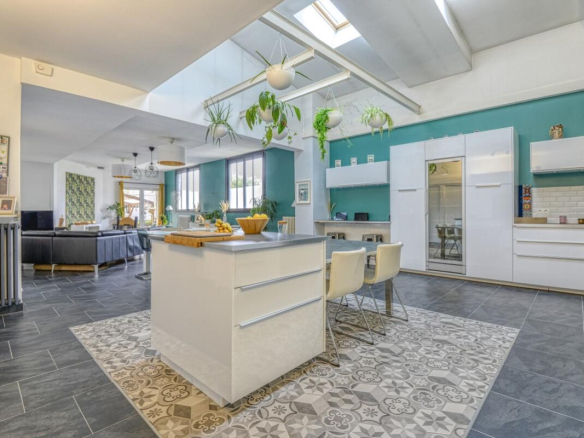 Luxury real estate photo | Charming Properties