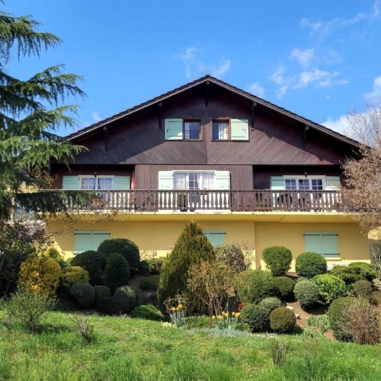 Luxury real estate photo | Charming Properties