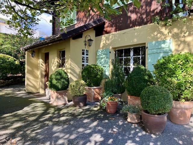 Traditional chalet in Grilly Entrance to a traditional chalet in Grilly with landscaped garden and flower pots.