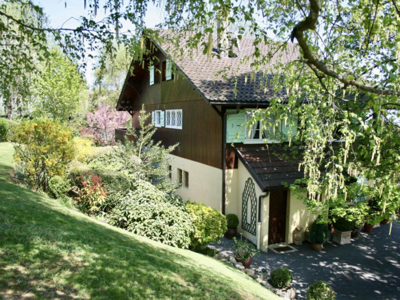 Large traditional chalet in Grilly with landscaped garden and views of the Valley, the Alps and Lake Geneva.