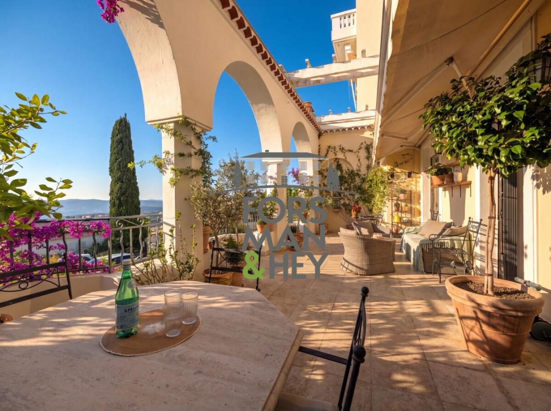 Terrace with a view in Grasse Terrace of an apartment in Grasse with sea view, plants and garden furniture.