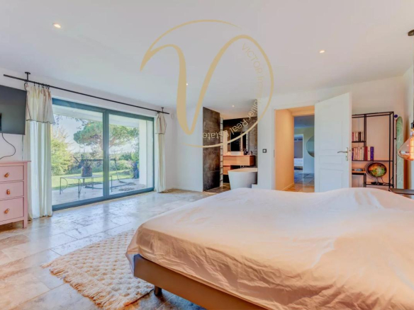 Room in a contemporary villa in La Colle-sur-Loup with garden view.