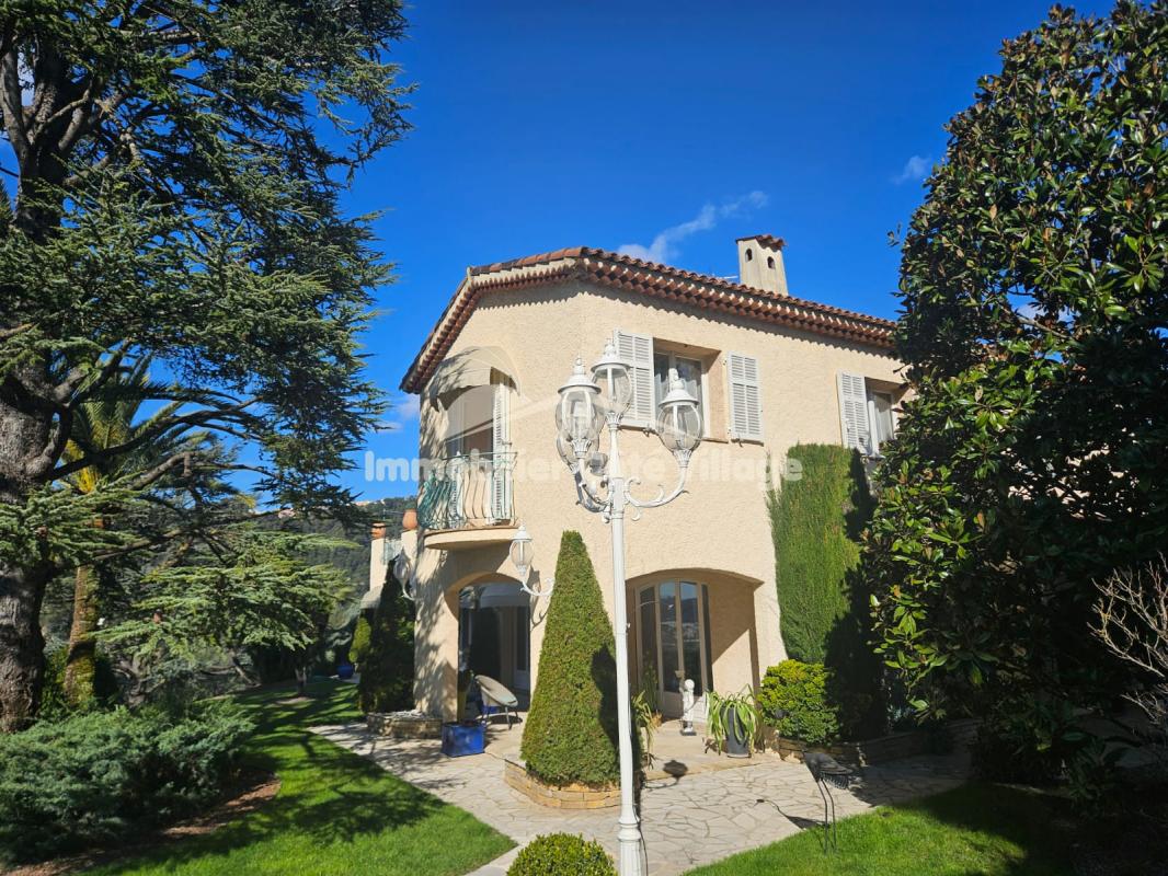 Propriété de luxe à Drap, 476 m², vue panoramique, jardin arboré de 2007 m².