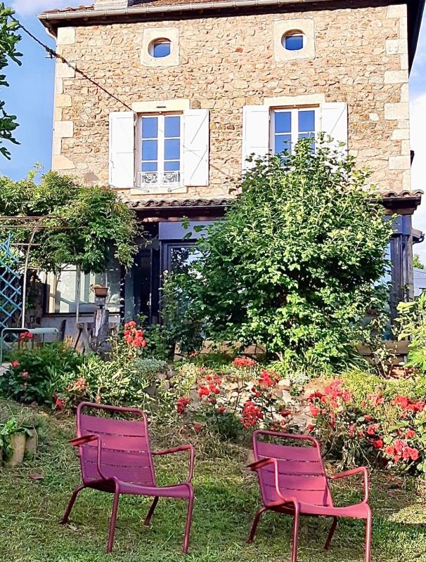 Maison en pierre rénovée avec jardin à Beaujeu, Beaujolais.
