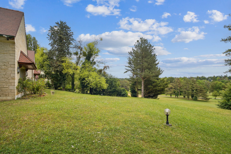Prestigious property in Saint-Nom-la-Bretèche