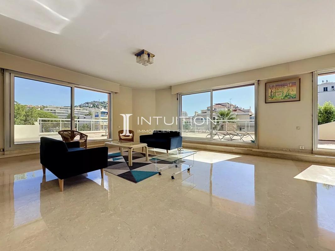 Bright interior of an apartment in Cannes with a view of the terrace.