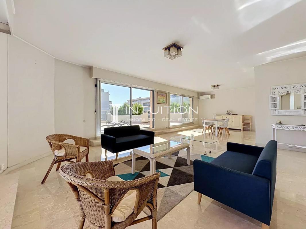 Bright living room of an apartment in Cannes with modern furniture and unobstructed view.