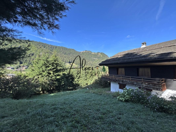 Detached chalet with mountain views, located in La Clusaz, Aravis area.