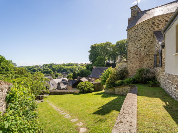Maison en pierre avec jardin et vue panoramique sur la Rance à Dinan