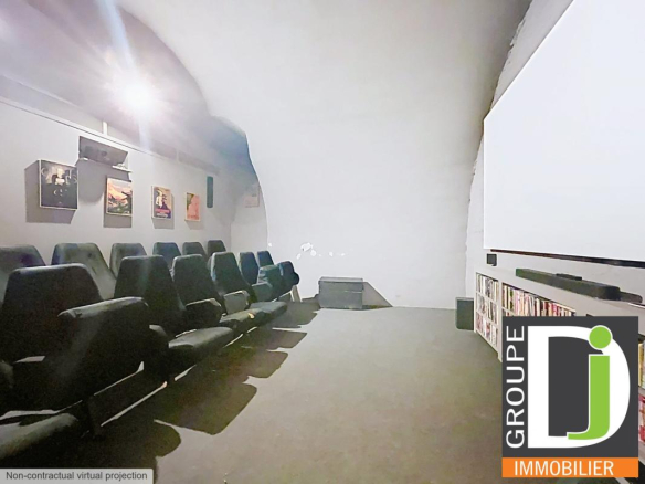 Salle de cinéma privée dans une bastide rénovée à Montmeyran.