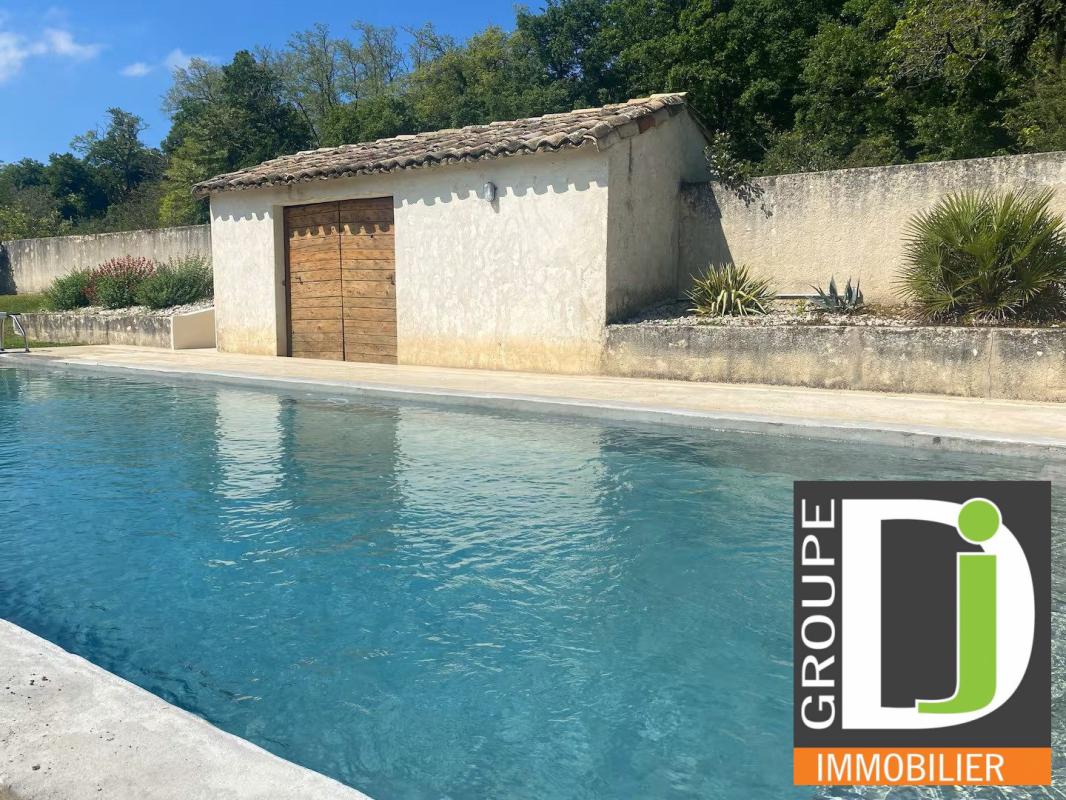 Bastide d’Exception à Montmeyran Piscine et dépendance d'une bastide rénovée du XIXe siècle à Montmeyran.