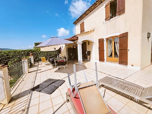 Luxury real estate photo | Charming Properties