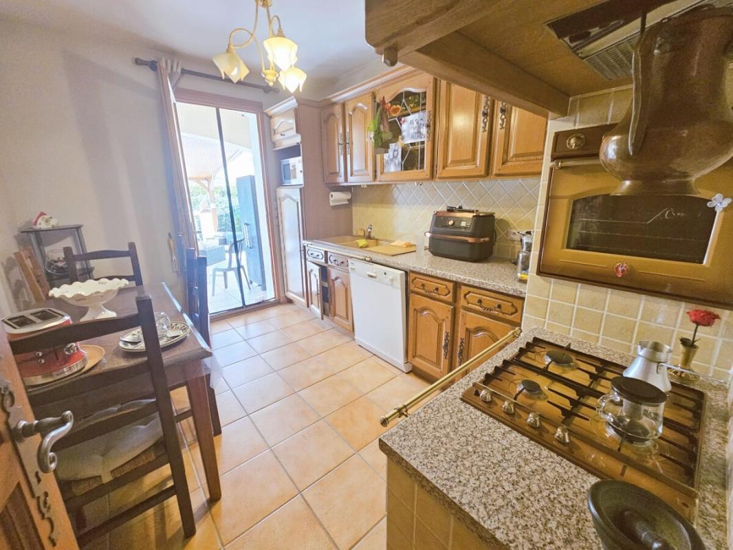 Fully equipped kitchen in a villa in Le Cannet, with access to a terrace.
