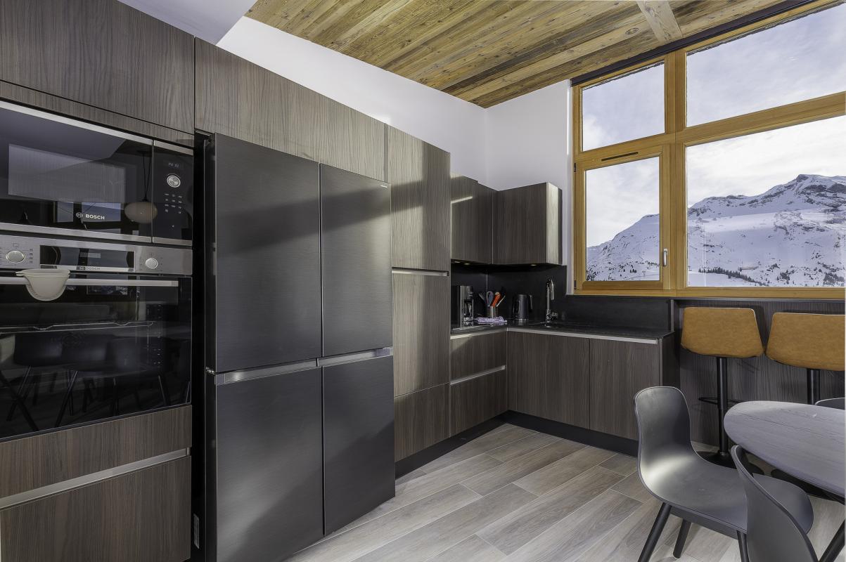 Cuisine moderne d'un penthouse avec vue sur les montagnes à Avoriaz.
