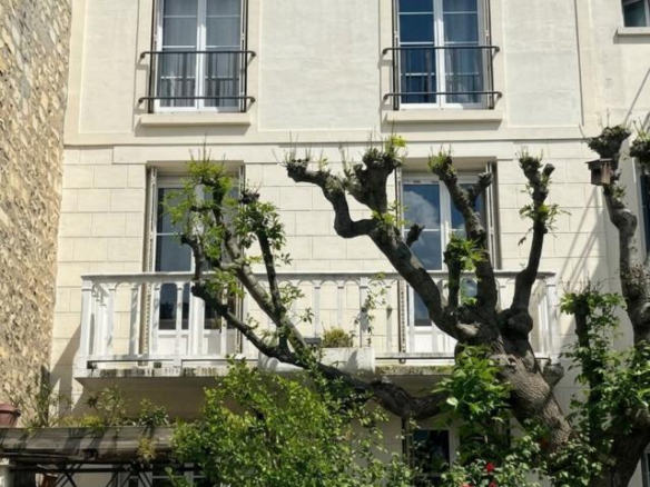 Detached house from the 1920s with garden, located in Paris 13th arrondissement, at the foot of the Butte aux Cailles.