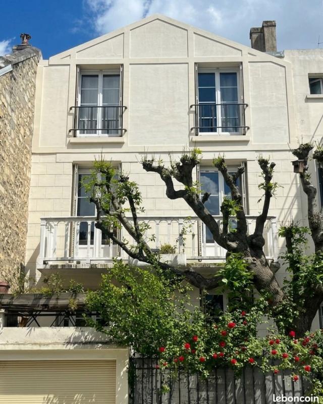 House in Paris 13th Detached house from the 1920s with garden, located in Paris 13th arrondissement, at the foot of the Butte aux Cailles.