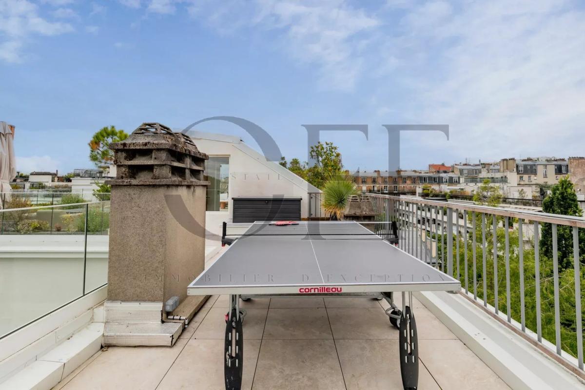 Penthouse terrace in Neuilly-sur-Seine Terrace of a penthouse in Neuilly-sur-Seine with unobstructed views and a ping-pong table.