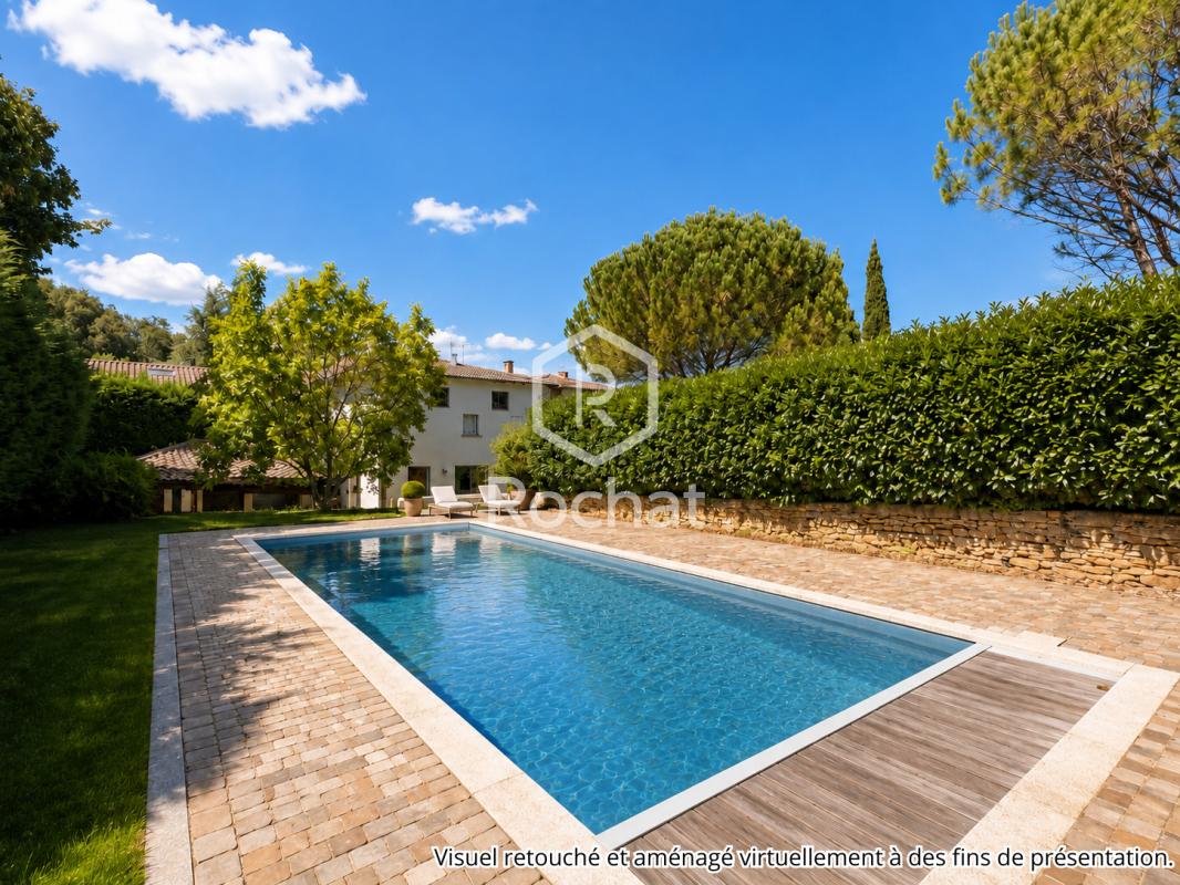 Maison avec piscine à Curis-au-Mont-d’Or Maison avec piscine dans un jardin verdoyant à Curis-au-Mont-d'Or.