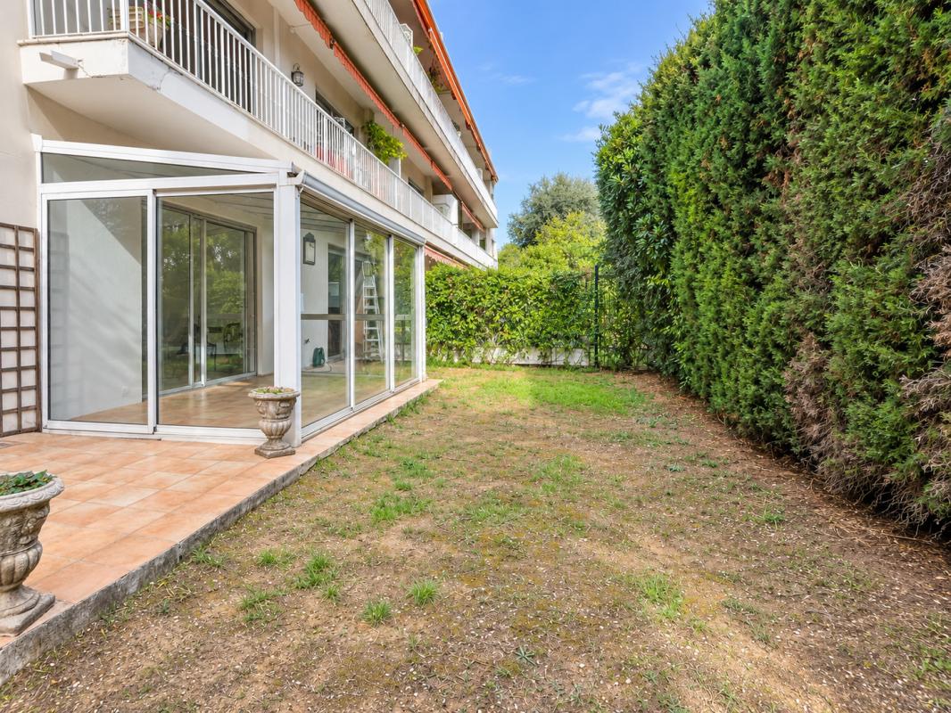Appartement 4 pièces avec jardin à Nice Appartement de 4 pièces avec jardin privatif à Nice, secteur Rimiez.