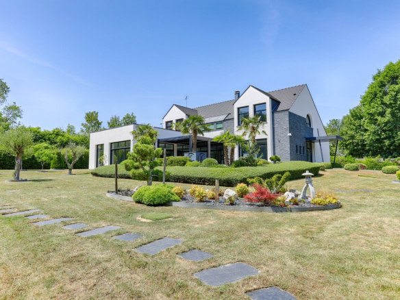Luxury real estate photo | Charming Properties