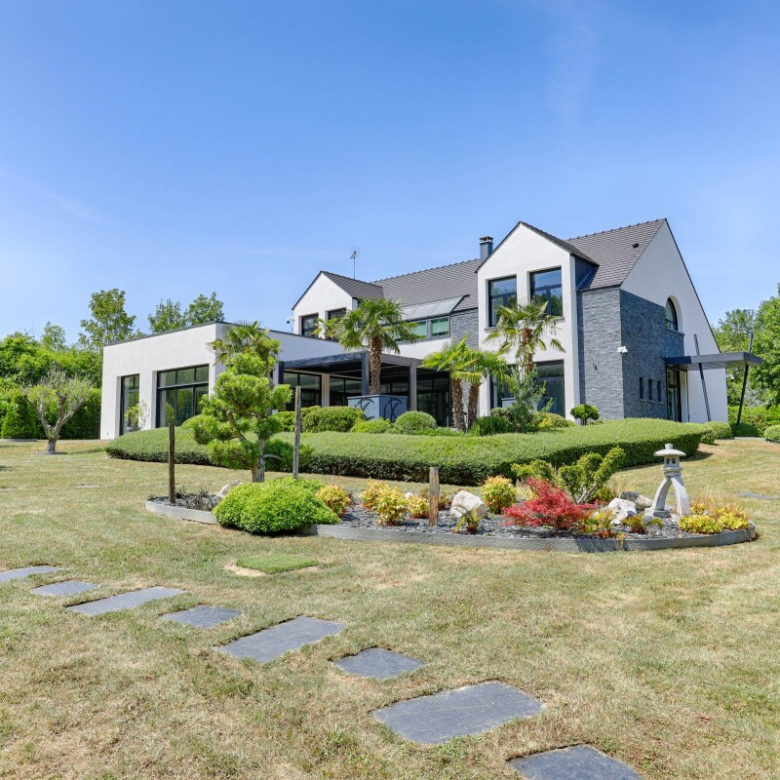 Luxury real estate photo | Charming Properties