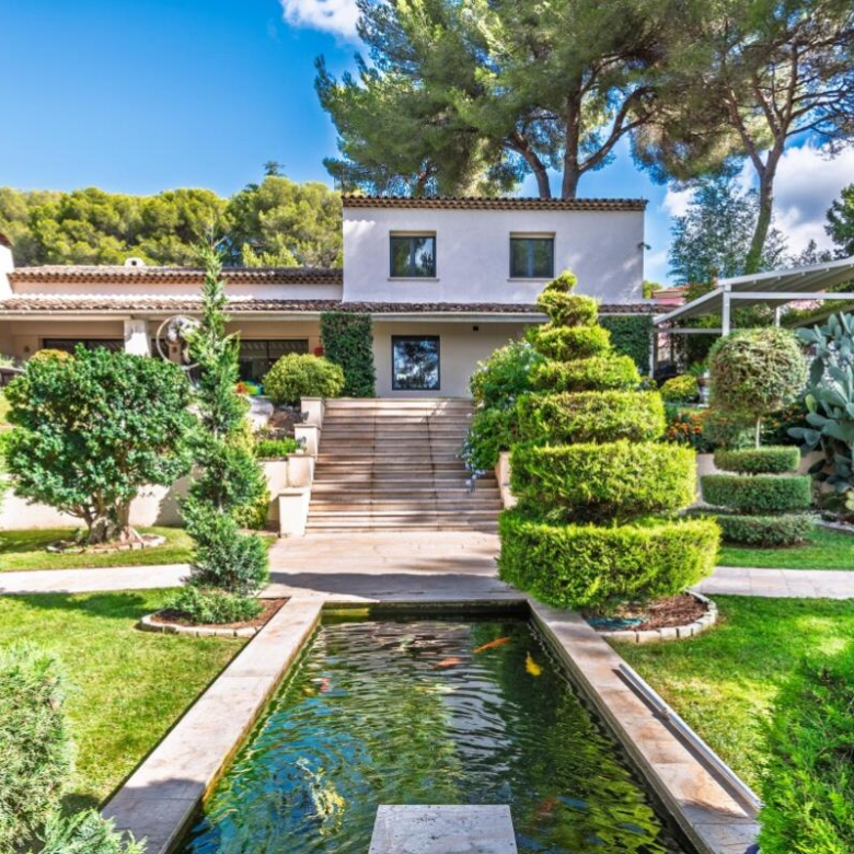 Luxury real estate photo | Charming Properties