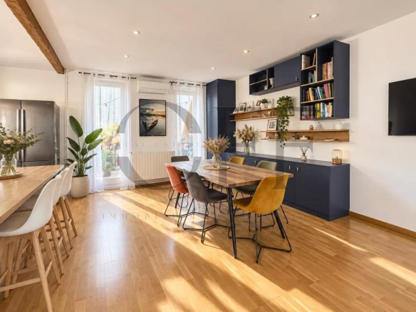 Interior of a townhouse in Marseille with dining room and modern kitchen.