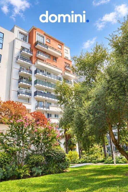 Immeuble à Montrouge Immeuble moderne à Montrouge avec jardin et terrasses, en copropriété de 2001.